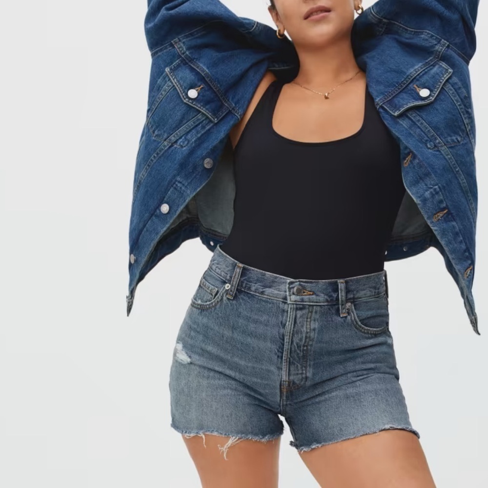 NEW EVERLANE The‎ Relaxed 90s Short in Deep Indigo Frayed Hem Distressed Size 33